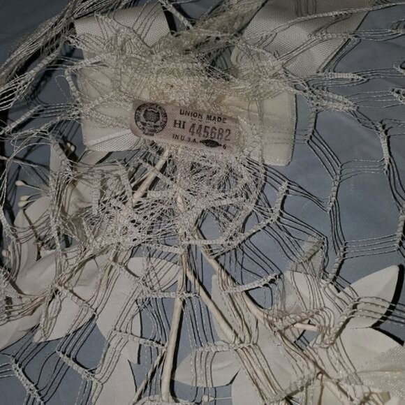 Vintage Union Made 1960's White Millinery Floral with Veil Cap Hat - Picture 5 of 5